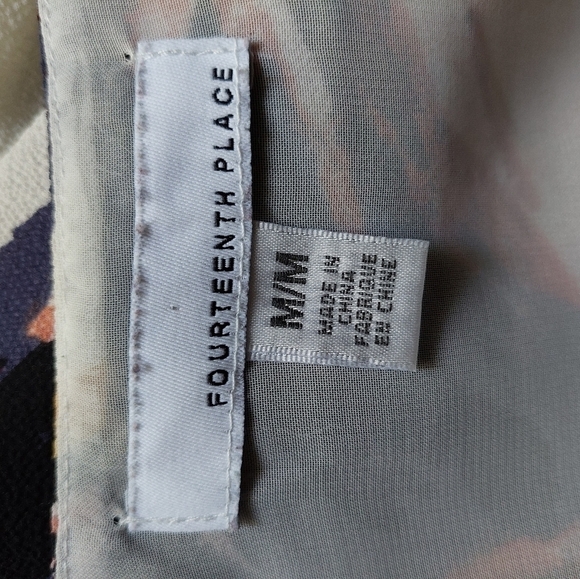 Fourteenth Place Sleeveless Lined Top. Size Medium - Picture 6 of 7